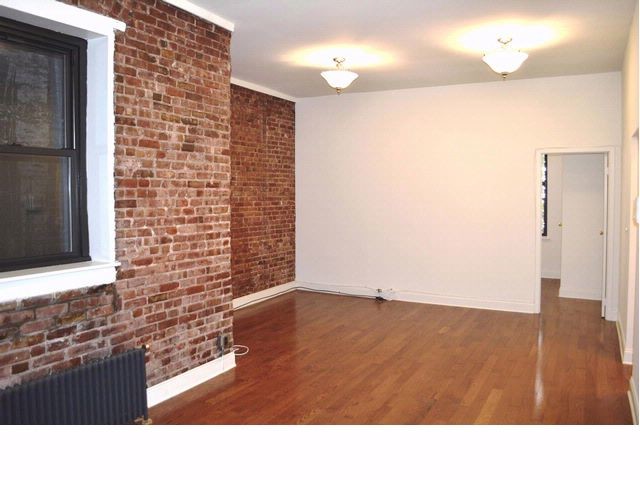 Primary Photo - 208 E 13th St