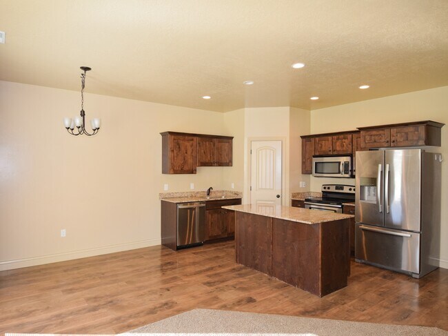 Building Photo - 740 S 70 E