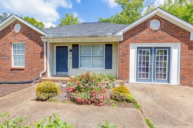 Building Photo - 1111 Cedarhill Ct