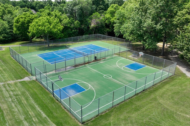 Residents can play tennis at Aspen Creek Park in Broken Arrow.