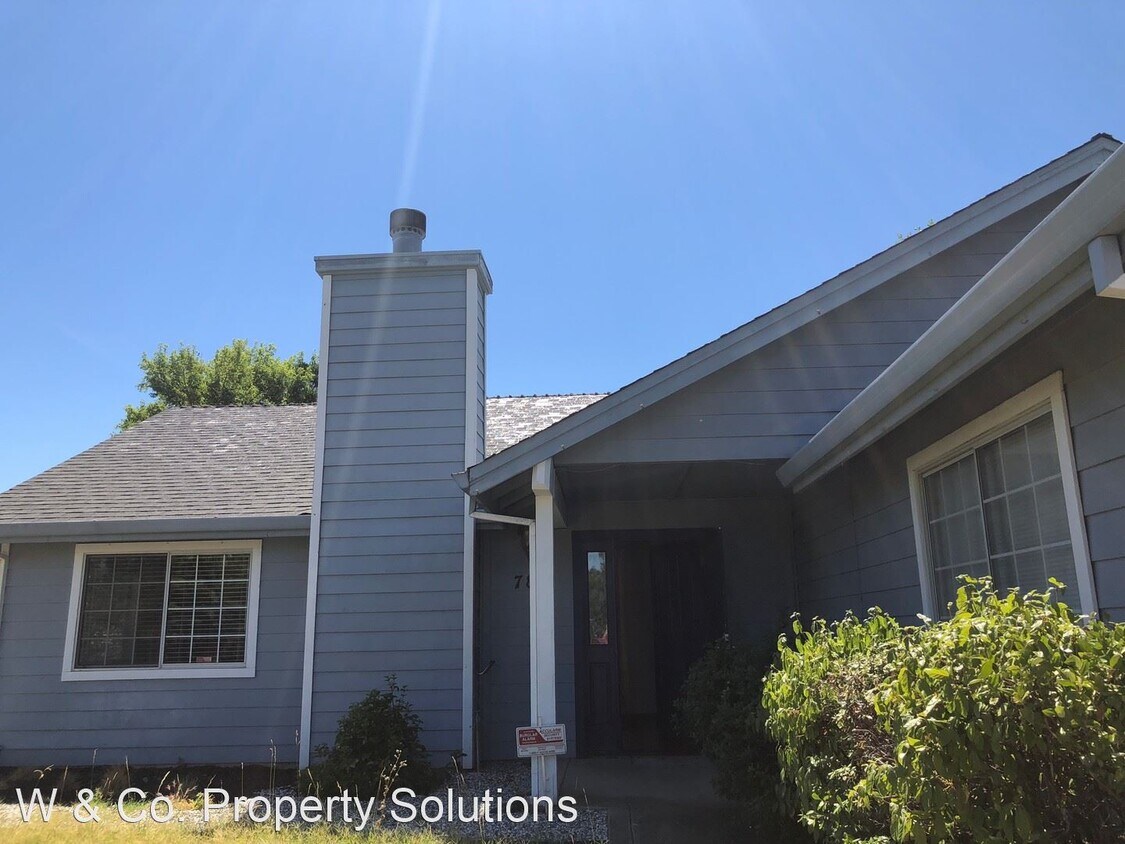 Foto principal - 3 br, 2 bath House - 789 Spaniel Dr