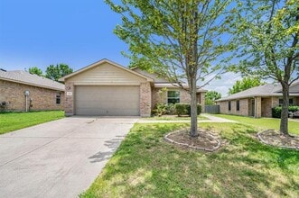 Building Photo - 2421 Gabriel Dr