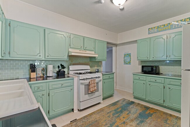 Building Photo - 2045 Bullard St