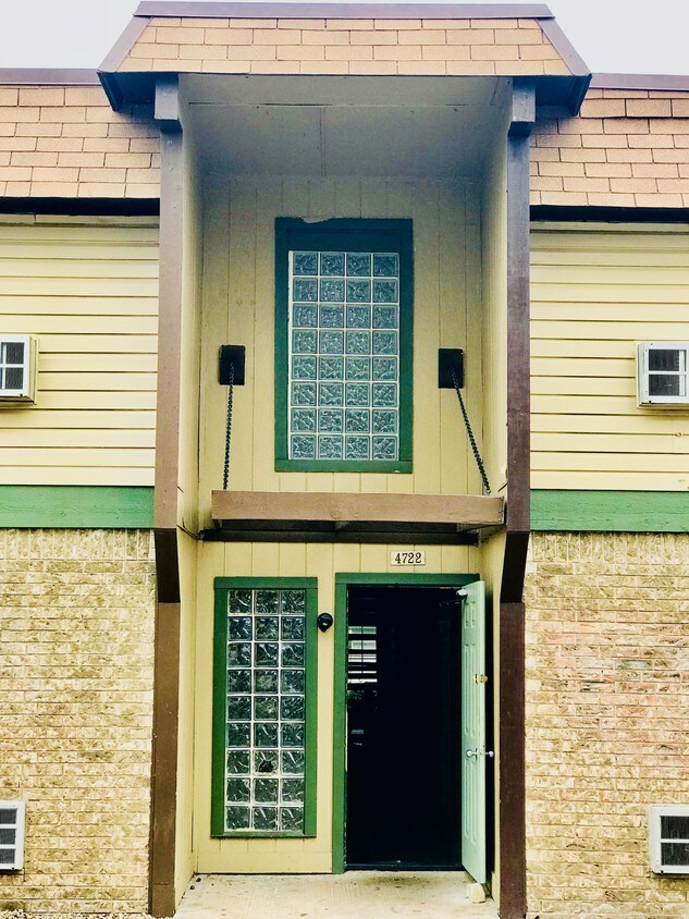Primary Photo - 4724 NW 23rd St
