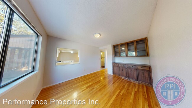 Building Photo - 3 br, 2.5 bath House - 5375 Broadway Street