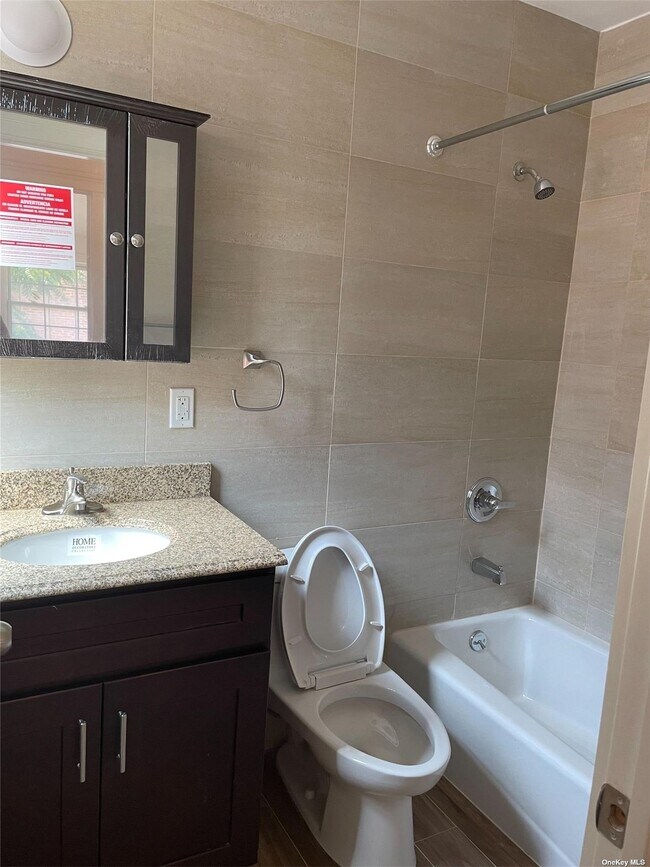 Foto del edificio - 42-15-42214 214th Pl