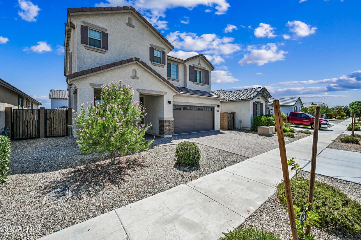 Primary Photo - 14435 W El Cortez Pl
