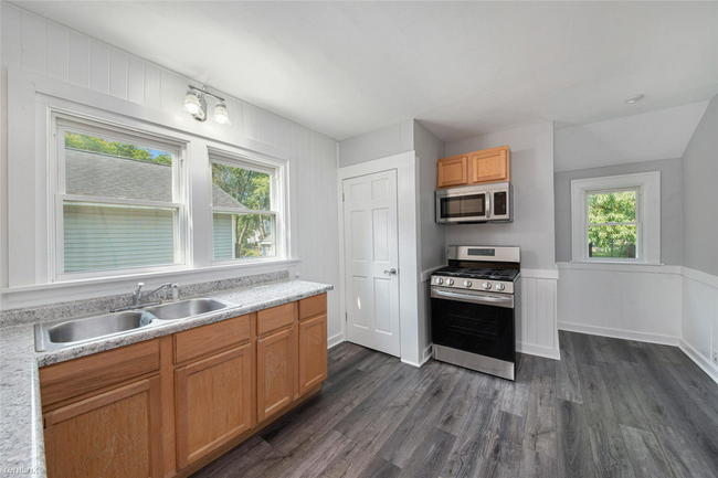 Building Photo - 4 br, 1 bath House - 817 Dorchester Avenue...