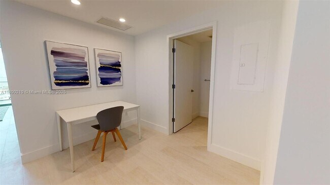 Foto del edificio - 501 NE 31st St