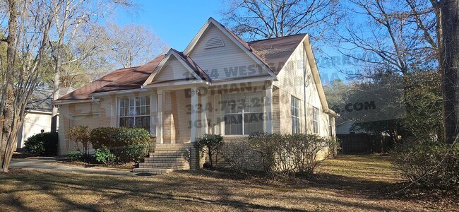 Foto del edificio - 2415 Stonewood Dr