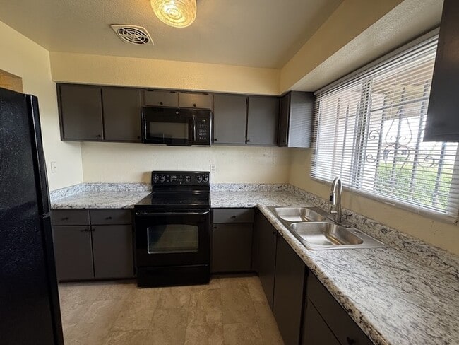 Building Photo - 7125 W Mariposa St