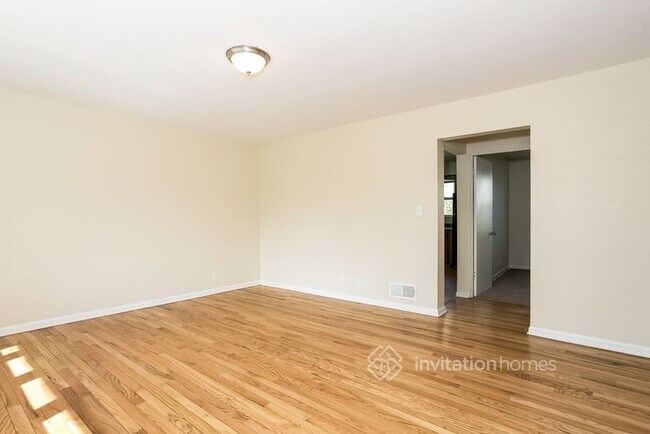 Building Photo - 751 Hutchins St