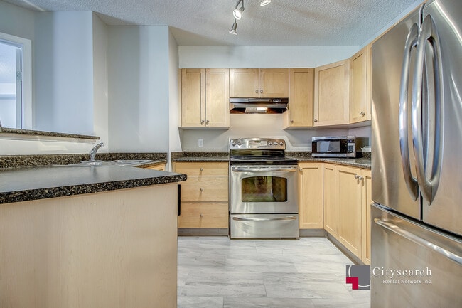 Photo du bâtiment - 2518-2518 Fish Creek Blvd SW