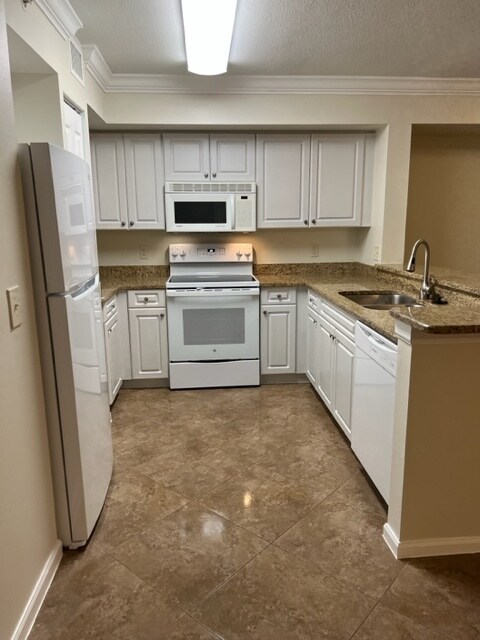 Kitchen - 1170 Wildwood Lakes Blvd