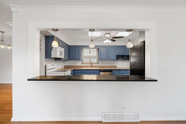 Foto del edificio - Move-in Ready 4BD, 2BA Lakewood Home with ...