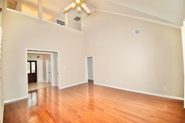 Foto del edificio - 7207 Emerald Glen Dr