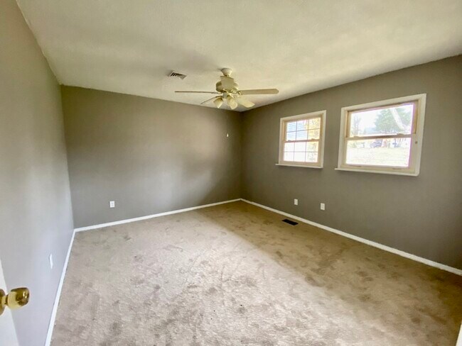 Building Photo - No Stairs! Cute Ranch on Slab!