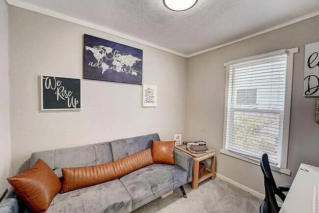 Foto del edificio - 3510 N Newton Ave