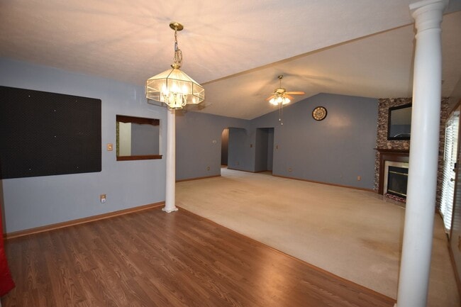 Building Photo - 3 Bedroom 2 Bath Home with Garage