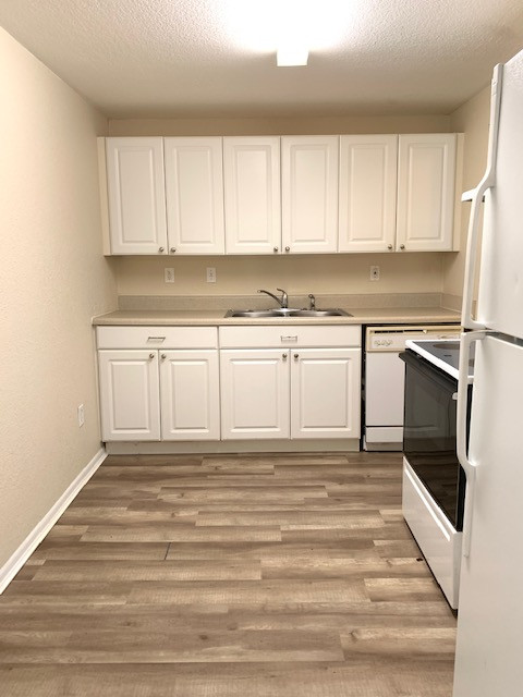 Building Photo - 15126 Pine Meadows Dr