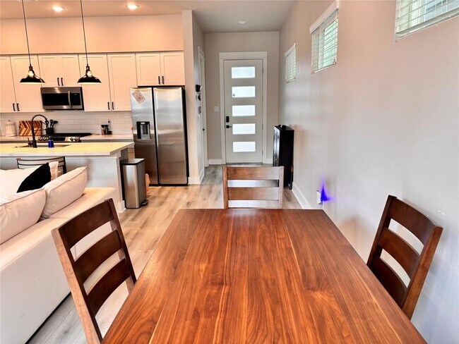 Foto del edificio - 958 Highland Sound Ln