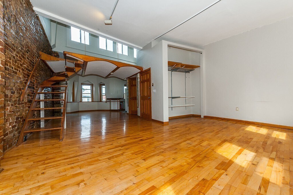 Foto principal - 11 Savin Hill Ave