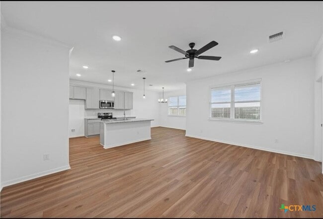 Foto del edificio - 8015 Pineridge Wy