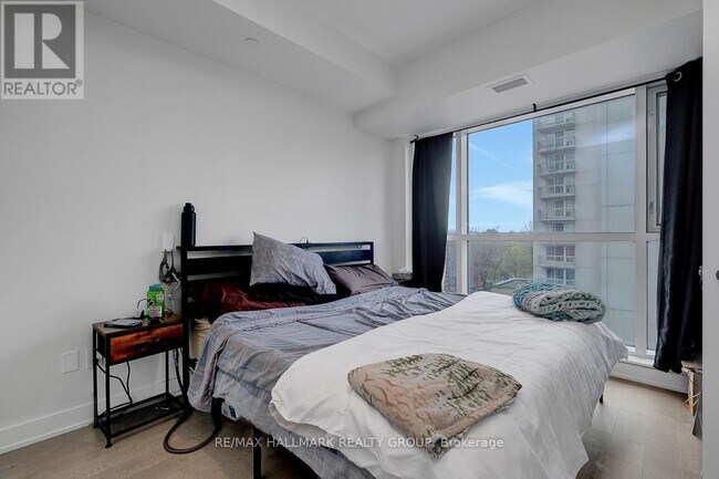 Building Photo - 560 Rideau St