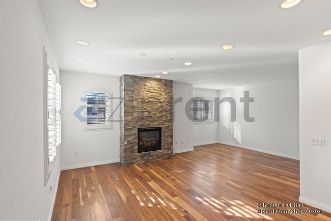 Building Photo - Unit