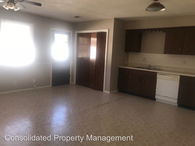 Building Photo - 2704 W Cypress Dr
