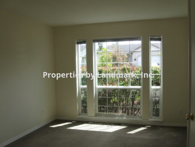 Building Photo - 181 Independence Dr