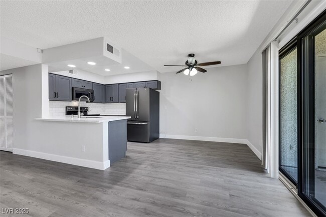 Building Photo - 1575 W Warm Springs Rd