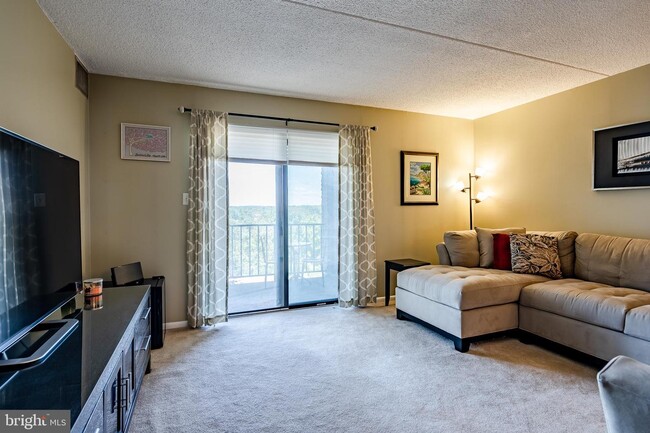Building Photo - 20535 Valley Forge Cir