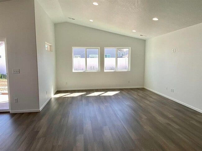 Building Photo - Beautiful 3 Bed, 2 Bath House in Airway He...
