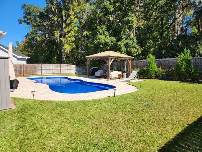 Foto del edificio - 5855 Vlg Rdg Wy