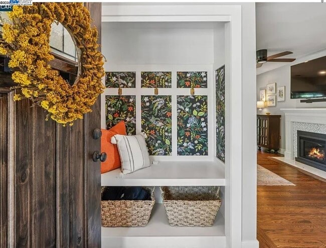 Building Photo - 161 Maiden Ln