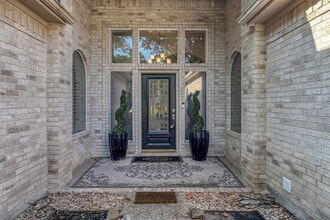 Building Photo - 192 Monterrey Rd W