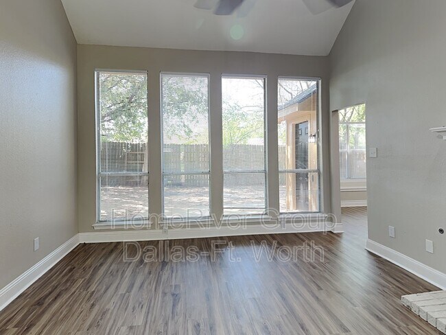 Building Photo - 12512 Summer Hill Dr