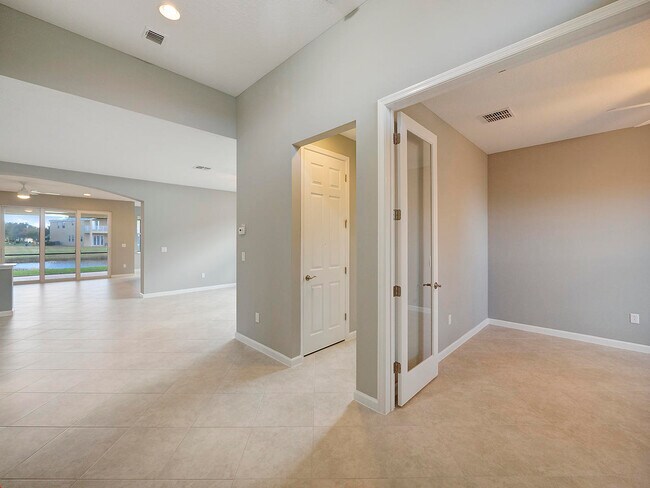 Building Photo - 11289 SW Lake Park Dr