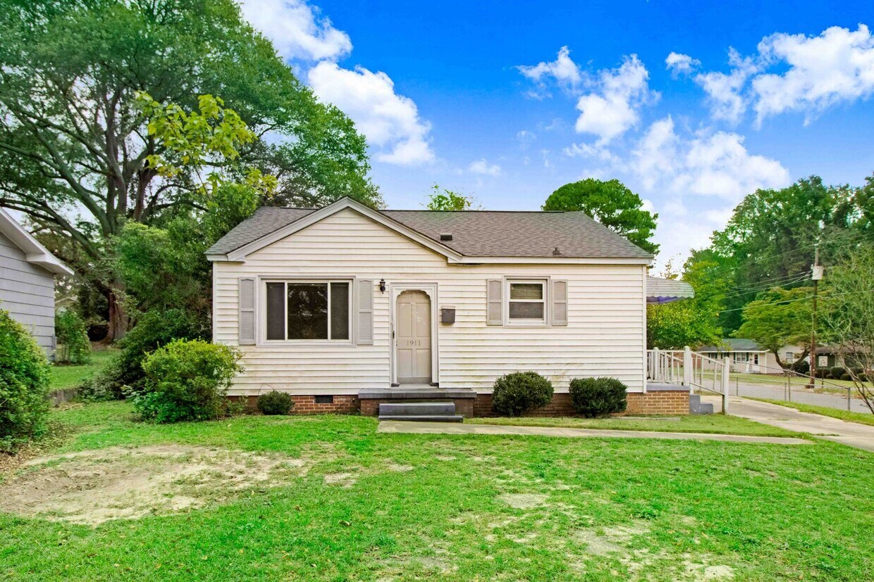 Primary Photo - Beautifully Remodeled-3Bd, 1 and 1/2 Ba wi...