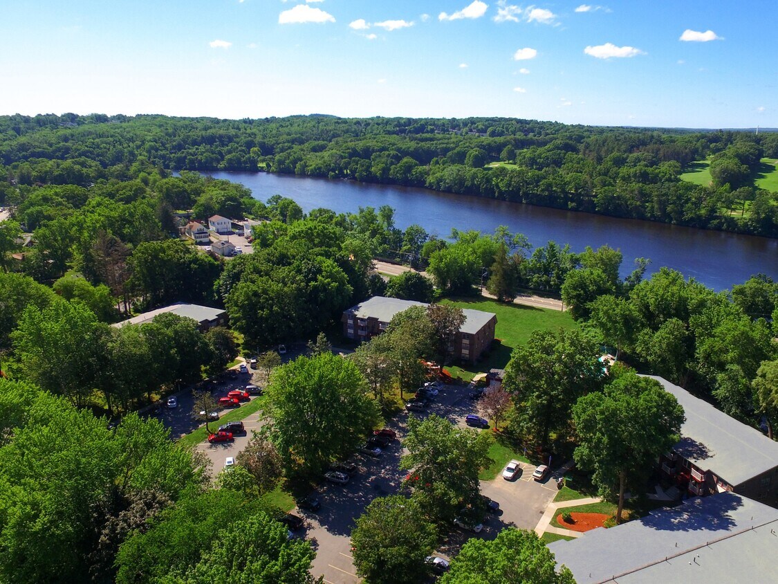 Spruce Knoll Apartments in Dracut, MA