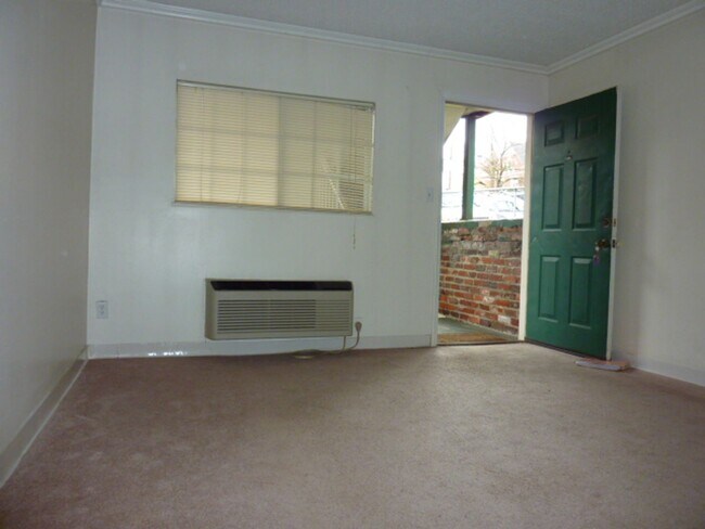 Building Photo - 1BR Near UTK – Prime Location in Fort Sand...