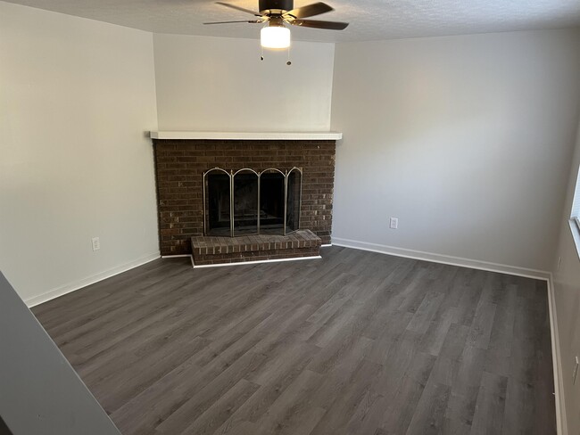 Building Photo - 11 Brick Ln Ct