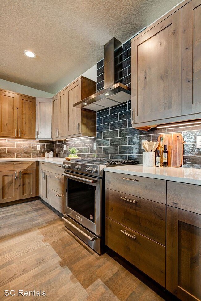 Building Photo - 4 br, 3.5 bath House - 910 Hillpond
