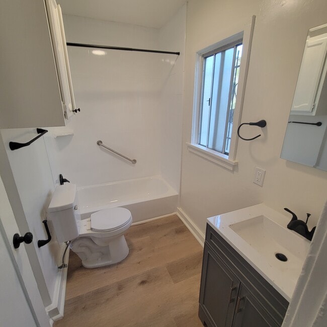 Building Photo - 1469-1412 12th Ave