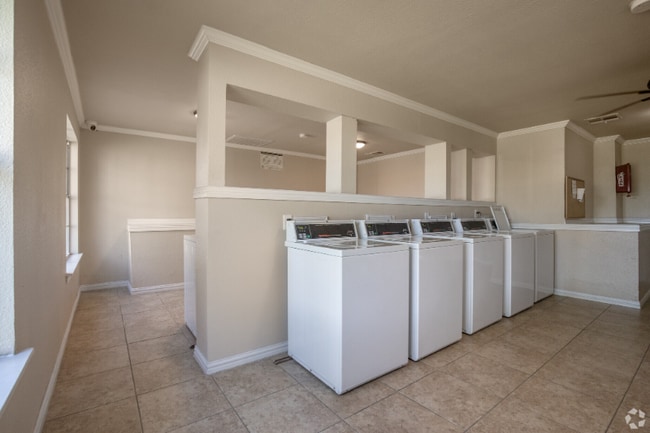 Photo - 2010 Estrada Pkwy Apartment