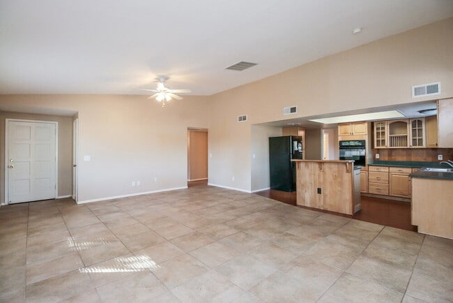 Foto del edificio - 119 S Cottonwood St