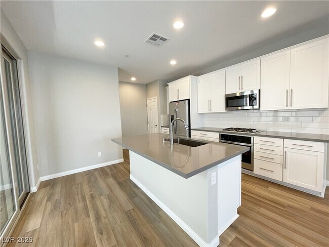 Foto del edificio - 11695 Hamilton Lk Ave