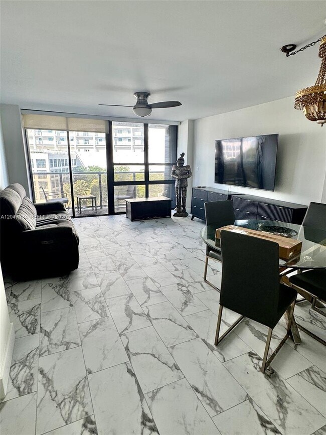 Foto del edificio - 600 NE 36th St