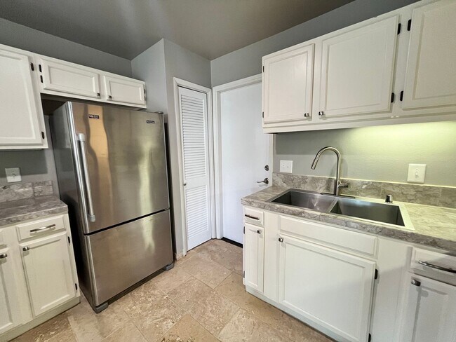 Building Photo - Renovated 3BR/2BA Home in Waimea – Bright,...